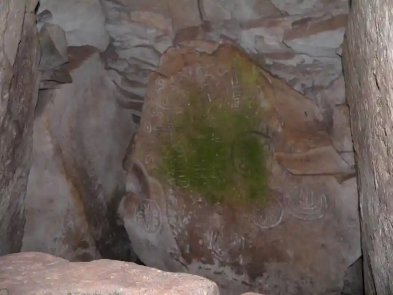 Solar disc, cross, cross with rays, grave of Jeremiah
